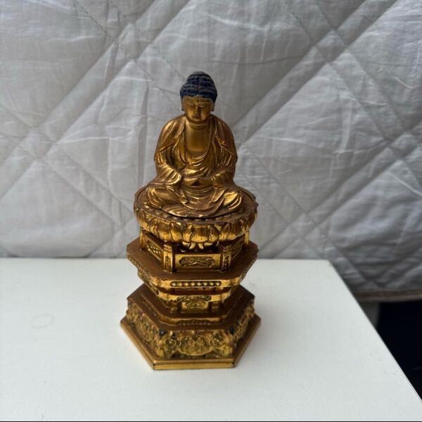 金色の仏像 時代 仏教美術 金彩色 阿弥陀如来像 厨子