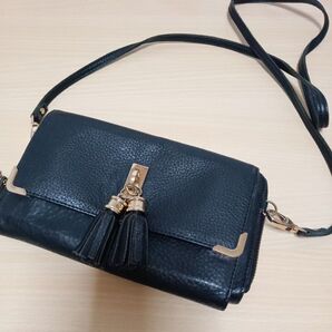 リレット 牛革 ショルダー付き2WAYウォレットバッグ ブラック ゴールド金具 タッセル