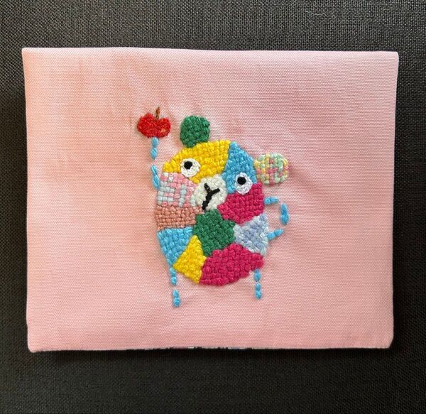 ダーニング刺繍のポーチ ハンドメイド