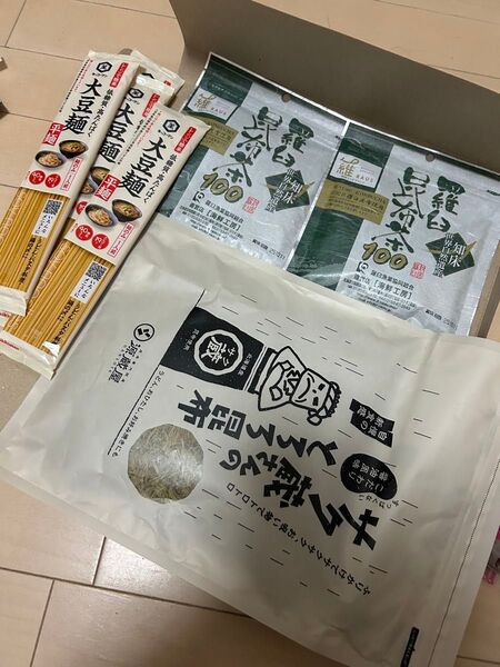 源蔵屋北海道産昆布とろろ昆布 50g &北海道産昆布茶 羅臼昆布茶 食べる昆布 50g入り*2袋 &キッコーマン大豆麺*4