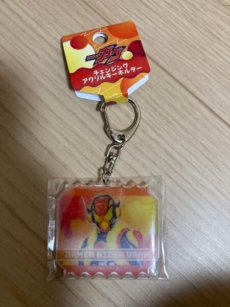仮面ライダーヴラム ラキア・アマルガ チェンジングアクリルキーホルダー