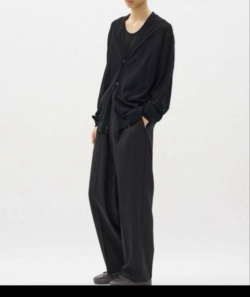 試着のみ GU スーパーバギースラックス 黒 ワイドパンツ センターブレス L