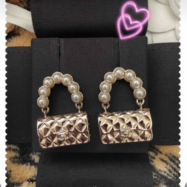 CHANEL バックモチーフ ピアス