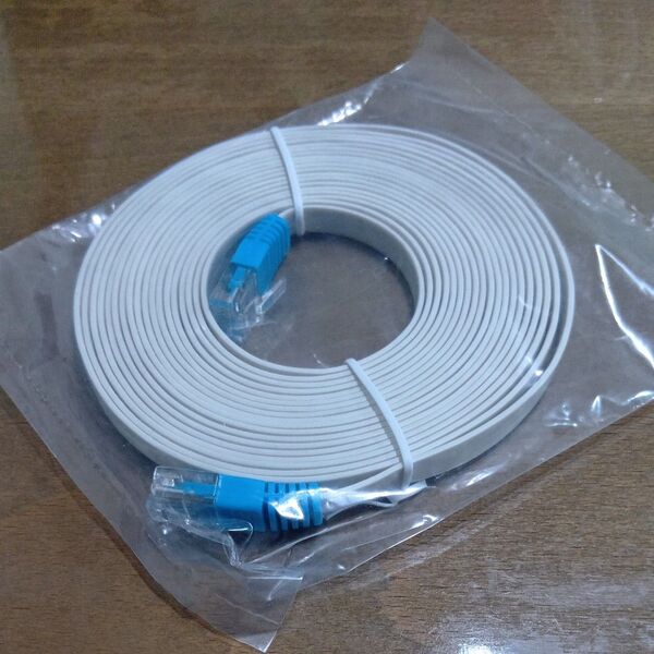 未使用品 LANケーブル フラットケーブル CAT6 白 445センチ