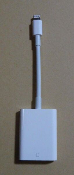 Apple Lightning - SDカードカメラリーダー MJYT2AM/A A1595