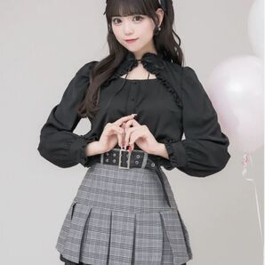フロントリボンフリルケープブラウス pium ブラック 黒 かわいい