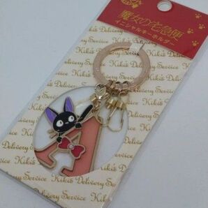 送料込み スタジオジブリ 魔女の宅急便「A」 ジジとリボンがついた イニシャルキーホルダー