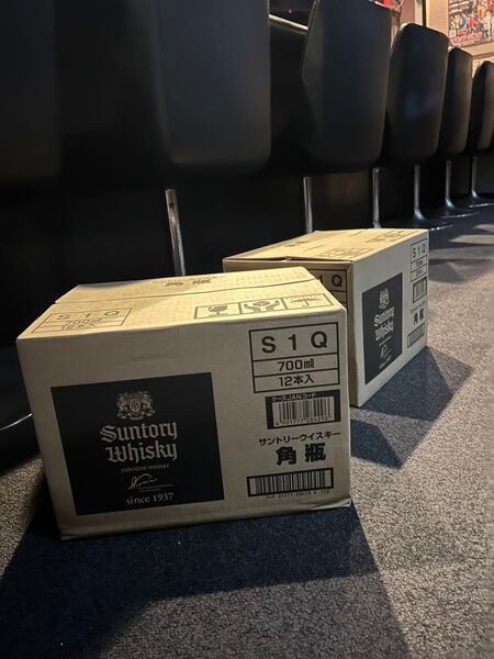 新品未開封 SUNTORY サントリーウイスキー 角瓶 700ml 1ケース 12本入