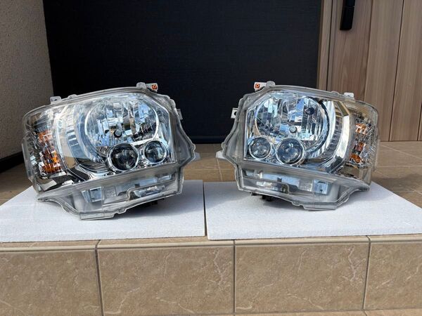 【送料無料】【美品】トヨタ 200系ハイエース 純正LEDヘッドランプ 純正LEDヘッドライト ダークプライムII