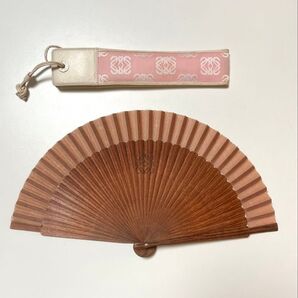 LOEWE ロエベ 扇子 ピンク ケース付き スカラベ アマソナ アナグラム エルメス ルイヴィトン シャネル セリーヌ グッチ