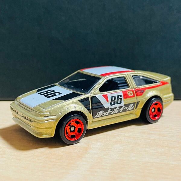 ホットウィール トヨタ AE86 カローラ TOYOTA ゴールド