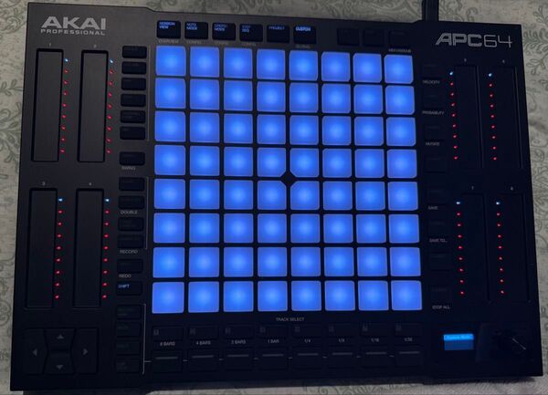 AKAI APC64 ケーブル欠品あり MIDIコントローラー
