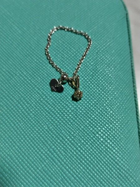 k18wg0.1ctダイヤ付き指輪。サイズ16号まで可能です。ハートプレートに刻印。ダイヤトップに0.1。k18wg 刻印あり。