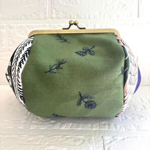 たっぷり収納!花柄刺繍生地とkippis生地のがま口ポーチ
