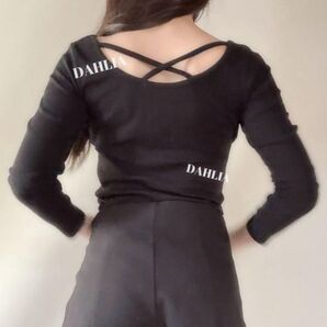 大人気GYDA風ブラック 長袖トップス背中クロスセクシー ニット 長袖 リブニット 黒 ブラック 女性服