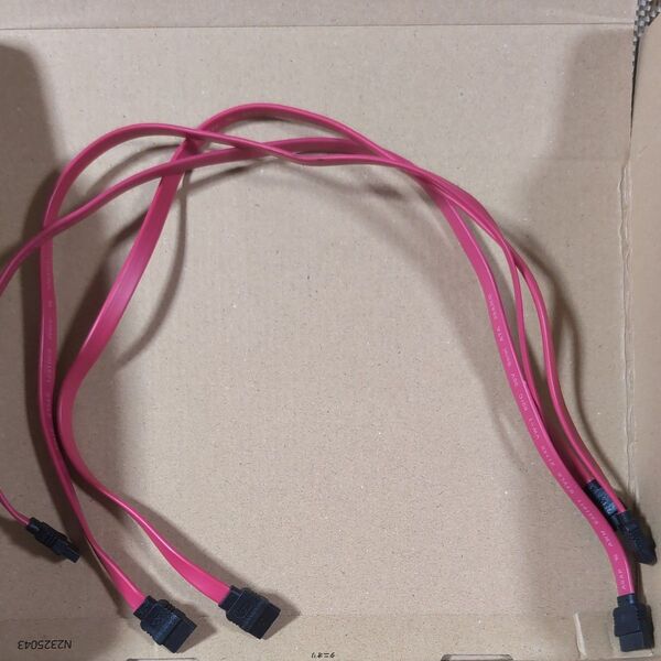 50cm SATA 3 ケーブル ラッチ無し 両端ストレート 赤ピンク色