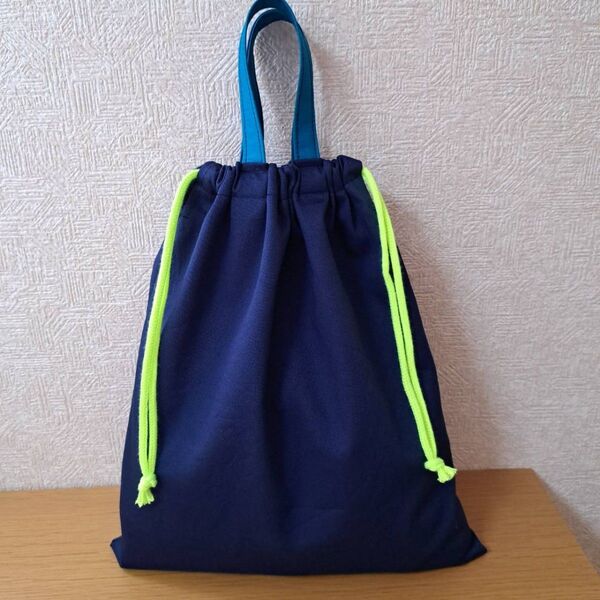 ハンドメイド 巾着袋 体操着袋 給食着袋 体操服袋 体操着入れ 小物入れ 紺色 持ち手浅葱色 紐蛍光グリーン 062