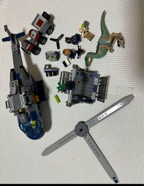 LEGO 75928 ブルーのヘリコプター追跡 ジュラシックワールド