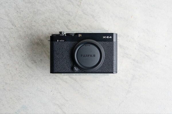 FUJIFILM X-E4 ボディ ブラック