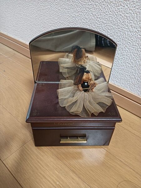 オルゴール付きのジュエリー化粧箱 宝石箱 レトロ