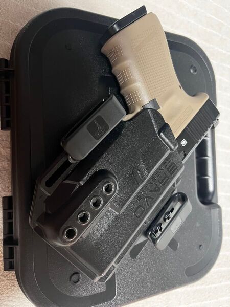 グロック19 IWBホルスター Bravo Concealment IWB GLOCK w/ TLR-7