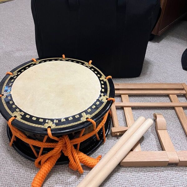 締太鼓 和太鼓 和楽器 締め太鼓 直径35cm バチ 台 ケース付き
