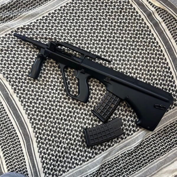 東京マルイ ステアー AUG スペシャルレシーバー ショートカスタム MP5タイプ3ラグハイダー スペアマガジン付
