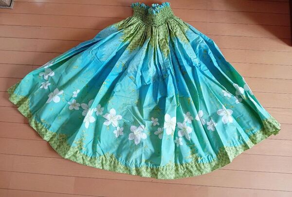 【美品】フラダンススカート パウスカート 水色×グリーン×白花柄スカート