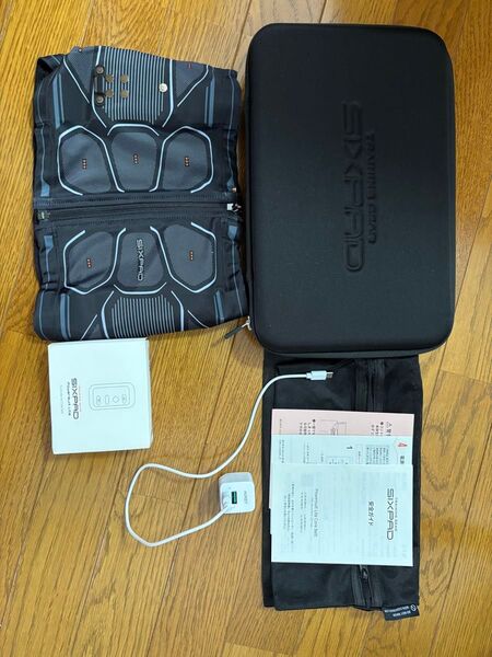 SIXPAD コアベルト(S) スプレー無し Ankerの充電器付属 ※15回程度の使用です!