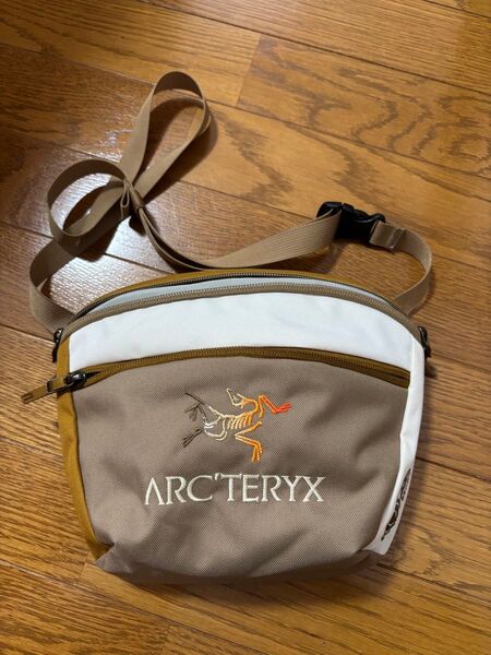 ほぼ未使用 BEAMS 【別注】なごみ Mantis 2 アークテリクス ショルダーバッグ ARC’TERYX ボディバッグ