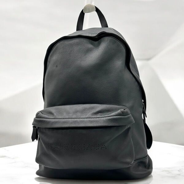 美品 バレンシアガ BALENCIAGA リュック オールレザー パンチングロゴ 黒 ブラック A4可 大容量 392007