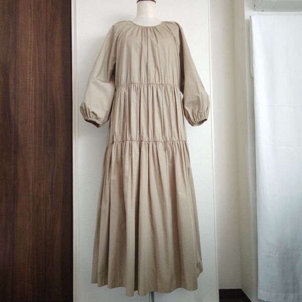 美品『ZARA』ザラ ギャザー ティアード マキシ ボリューム ワンピース 長袖 ロングワンピース ボリュームスリーブ ベージュ
