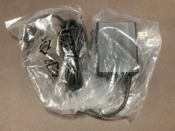 ほぼ新品 Nintendo Switch ACアダプター 充電器 HAC-002 任天堂純正品 正規品 未使用に近い