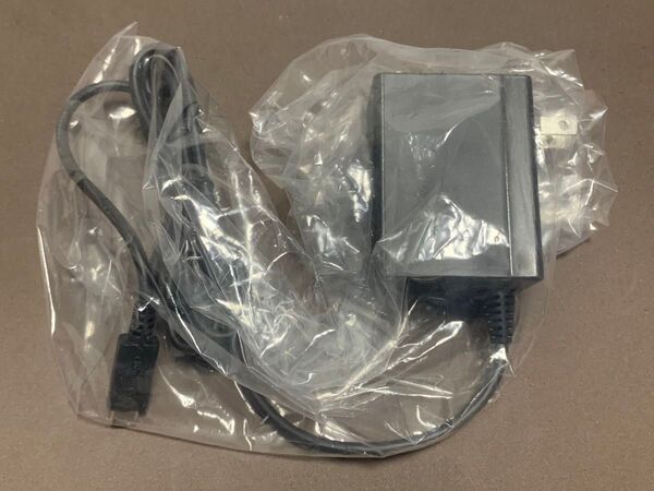 ほぼ新品 Nintendo Switch ACアダプター 充電器 HAC-002 任天堂純正品 正規品 未使用に近い