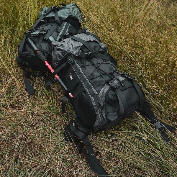 大幅値下げTB9 ブラック リュック・バックパック55L雨カーバー付き リュック 登山 リュックサック 大容量 黒 軽量 旅行