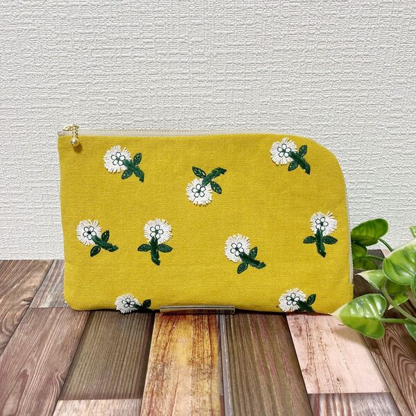 L字型ファスナーポーチ 刺繍 たんぽぽ イエロー ハンドメイド 通帳入れ マルチケース