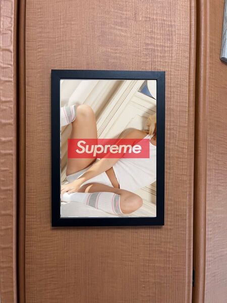 Supreme A4ポスター 黒フレーム付きインテリア壁掛けポスター