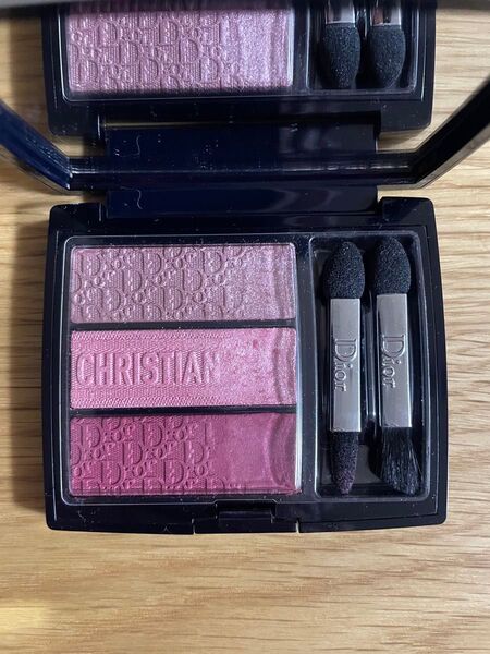 Dior トリオブリックパレット アイシャドウ 853 ロージーキャンバス