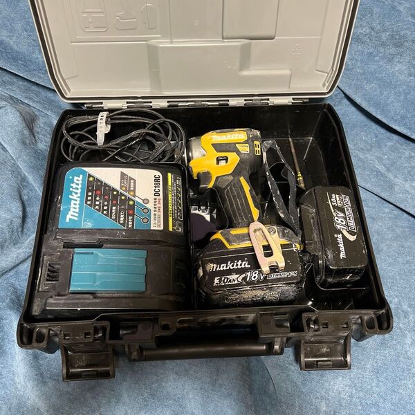 マキタ 18V 充電式インパクトドライバー TD173D イエロー 黄色 ※充電器コード補修箇所有、おまけのビット付き! 電動工具