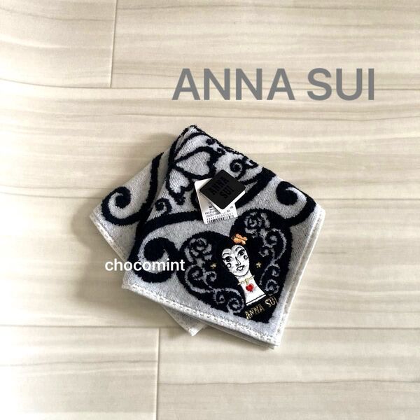 新品未使用★ANNA SUIアナスイ タオルハンカチ 蝶々薔薇ドールデザイン アップリケ付き ホワイト×ブラック ドーリー
