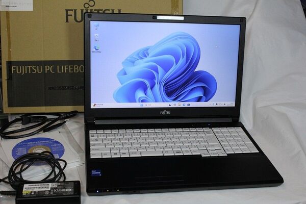 LIFEBOOK A5511 15.6型 Core i5-1135G7 /16GB/SSD512GB Office2021 訳あり