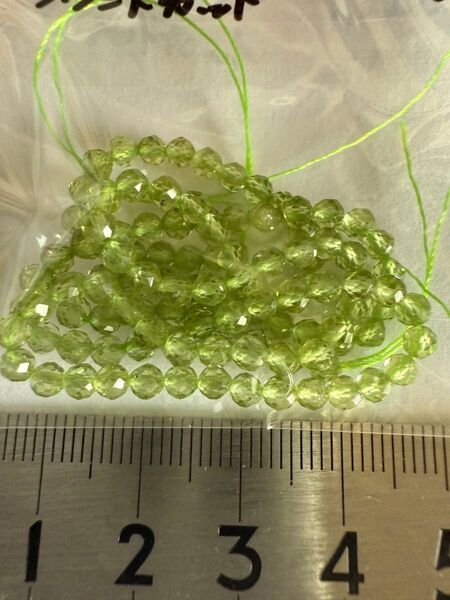 ペリドット ラウンドカット 3mm 1連ビーズ ハンドメイド素材