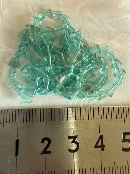 アパタイト4mm 1連 トライアングルカット ハンドメイド素材ビーズ