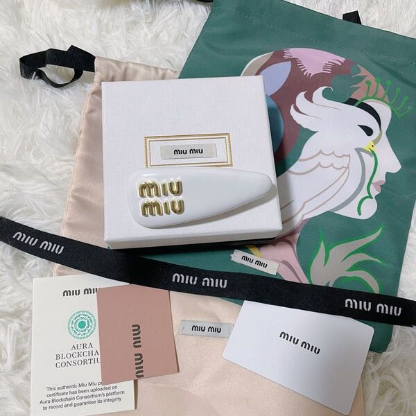 miumiu ロゴ ヘアクリップ ヘアピン