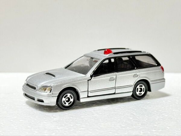 【トミカ】スバル・レガシィ ツーリングワゴン 覆面パトロールカー