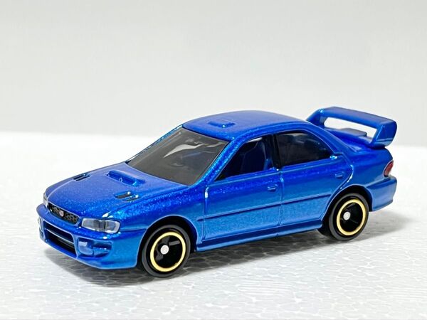 【トミカ】スバル・GC8 インプレッサ WRX STIバージョン 4ドア 青