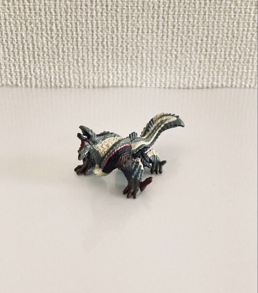 ジンオウガ亜種 バンダイ モンスターハンター フィギュア モンスター図鑑8 モンスター図鑑Ⅷ モンハン