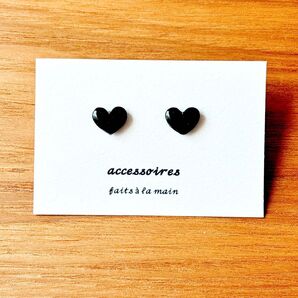ハンドメイド ピアス ハート ブラック