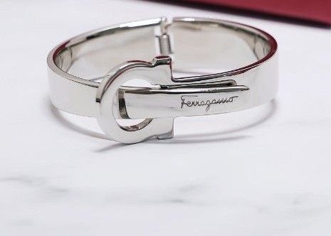Salvatore Ferragamo フェラガモガンチーニ バングル