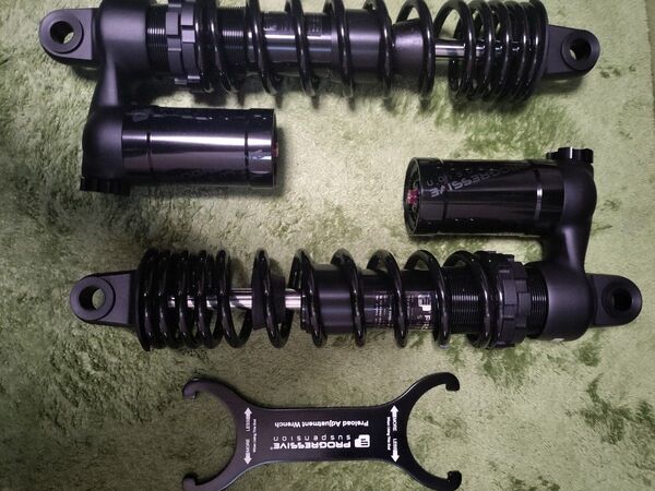 Progressive 970 リアサス ハーレー スポーツスター用 未使用品 xl1200 xl883